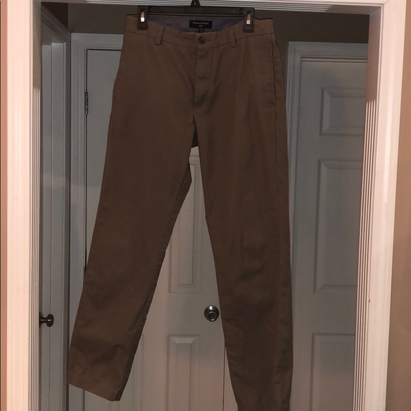 Banana Republic Men’s Gavin Chino Pants Brown/Tan - Picture 1 of 3